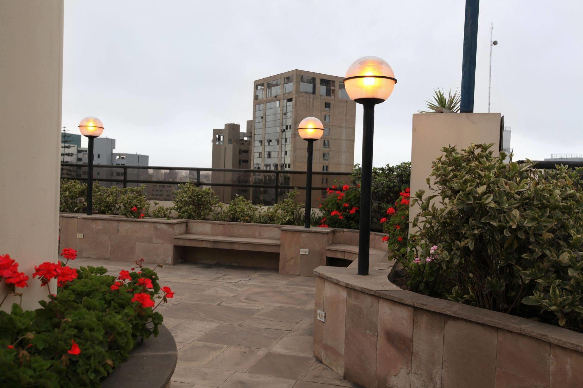 Suites Plaza Las Flores リマ エクステリア 写真